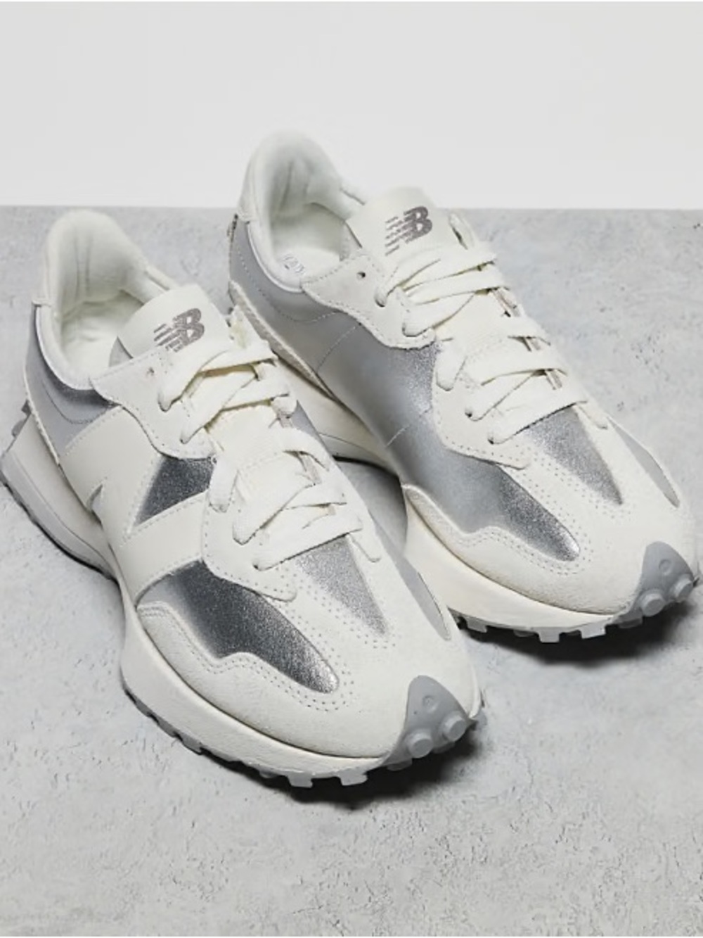 New Balance 327 Women’s Sneaker in Grey Silver/White sz 9 New in Box